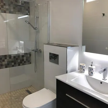 Portos With Amazing Privet Garden Villa *